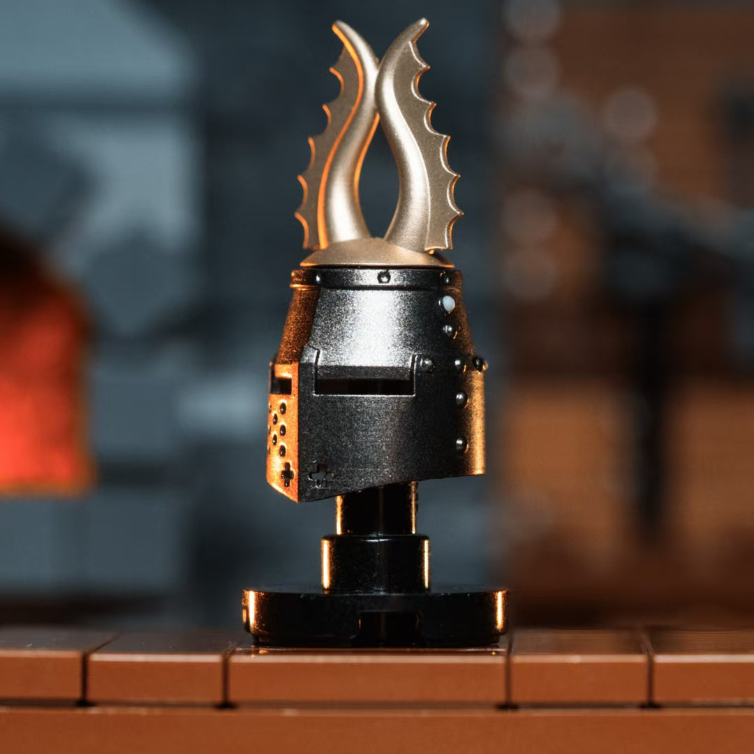 Crest - Golden Big Horn (for use with a great helmet) 金色大角