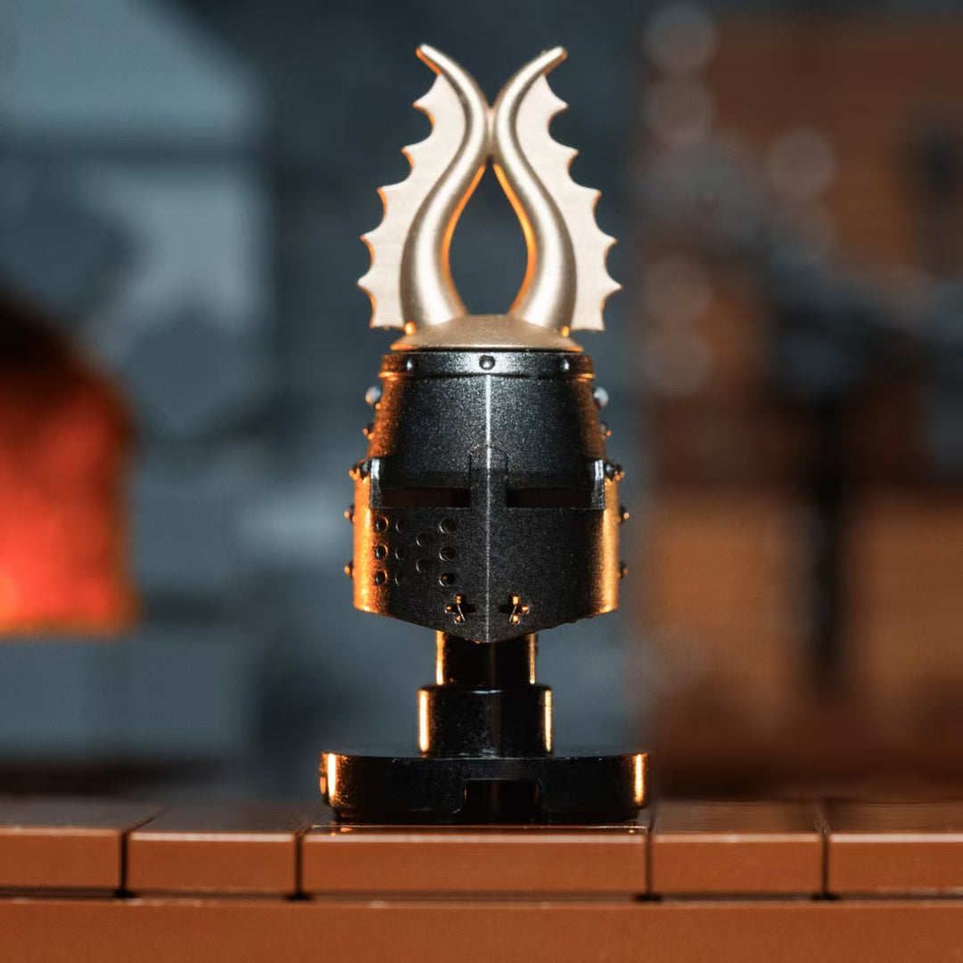 Crest - Golden Big Horn (for use with a great helmet) 金色大角